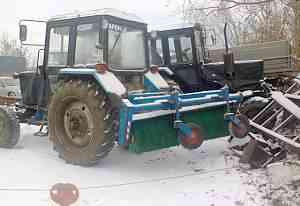 Трактор мтз-82 с щеткой