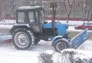 Трактор мтз-82 с щеткой