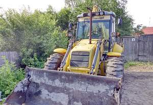 New Holland LB115B